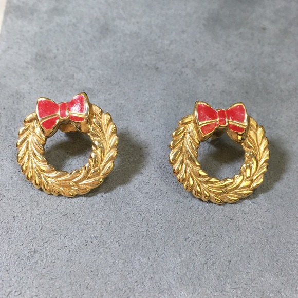 Vintage Gold Tone Christmas Wreath Earrings - Picture 4 of 7